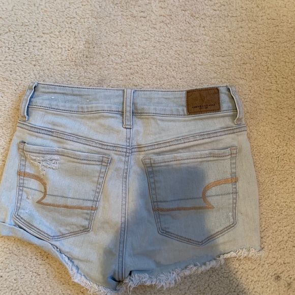 Light wash jeaned shorts - Picture 2 of 4